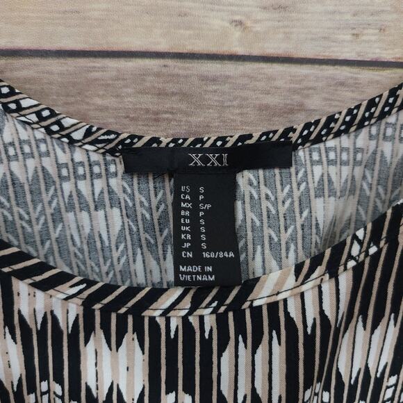 XXI Forever 21 Sleeveless Top Small Black White Patterned Blouse Tank‎ - Picture 3 of 3